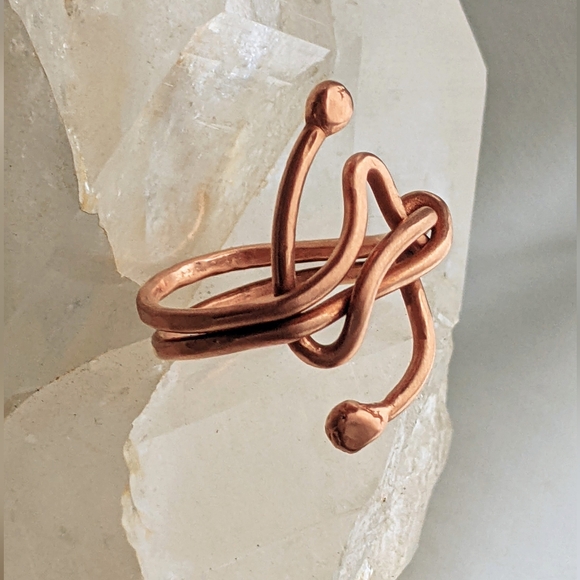 Dynamic Copper Ring Artisan Crafted - Picture 8 of 9
